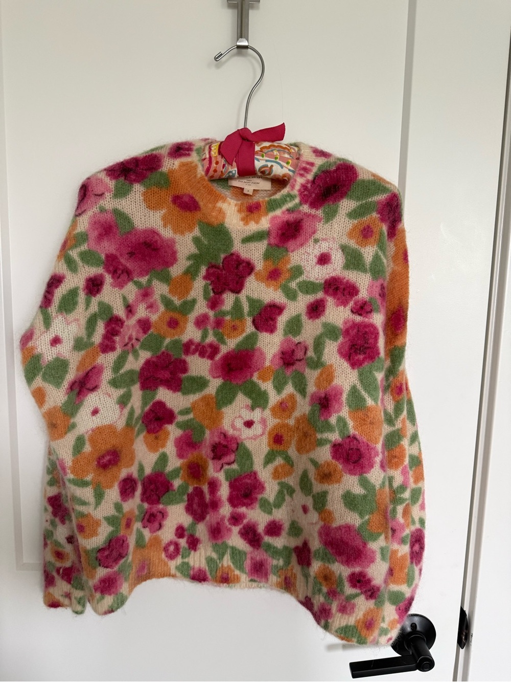 Sézane Lila Jumper in the "Pink Flowers / Cream" - Picture 5 of 6